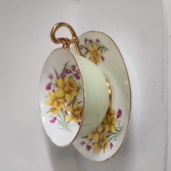 Vintage Royal Grafton Teacup and Saucer pastel green with floral bone china - Picture 5 of 8